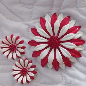 Vintage Flower Set Red And White Enamel *Pepperminty*